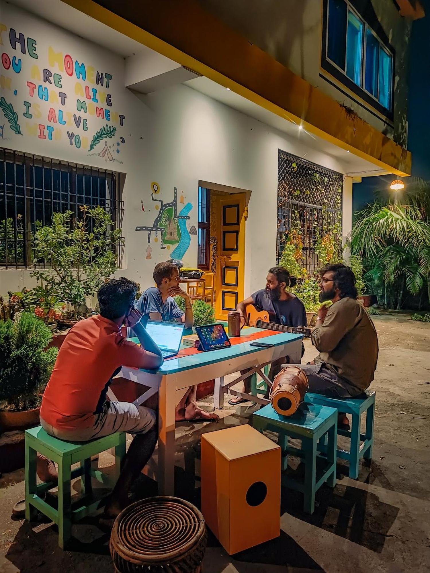 Housetale- A Traveller'S Home Bodhgaya Bagian luar foto